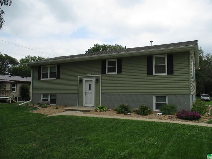 Property Photo: 1307 5th Street IA 51040