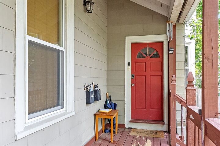 Property Photo:  31 Vinal Ave 2  MA 02143 