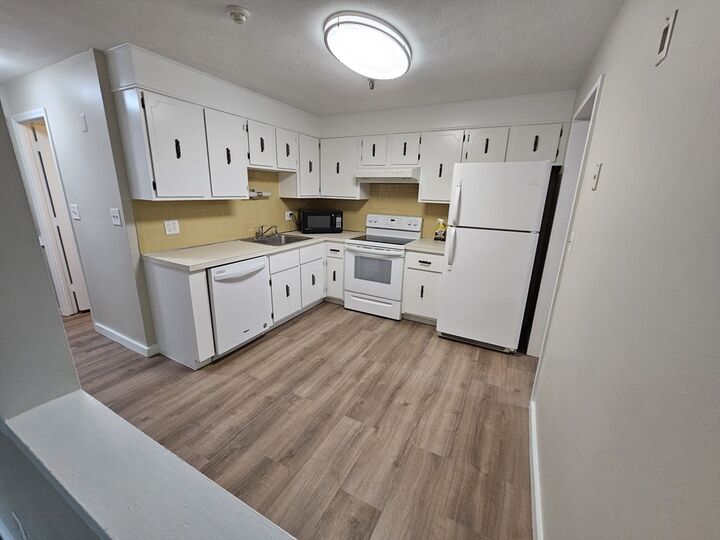 Property Photo: 23 Spencer Rd 32F MA 01719