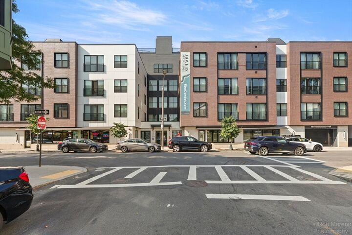 Property Photo:  197-207 Maverick St 204  MA 02128 