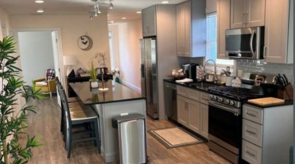 Property Photo:  149 Pleasant St R  MA 01945 
