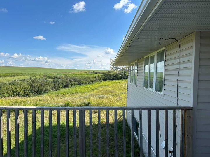 Property Photo:  284009 Range Road 225  AB T0M 0L0 