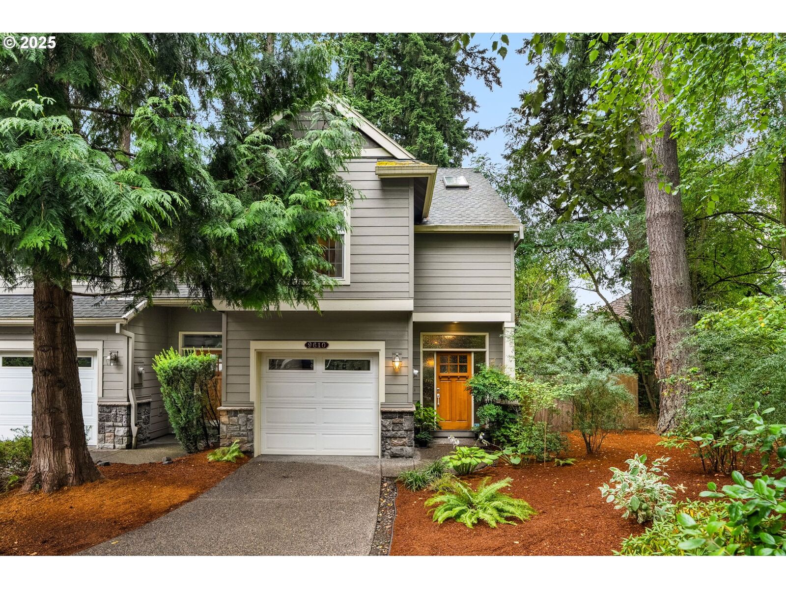Property Photo:  9610 SW Lodestone Dr  OR 97007 