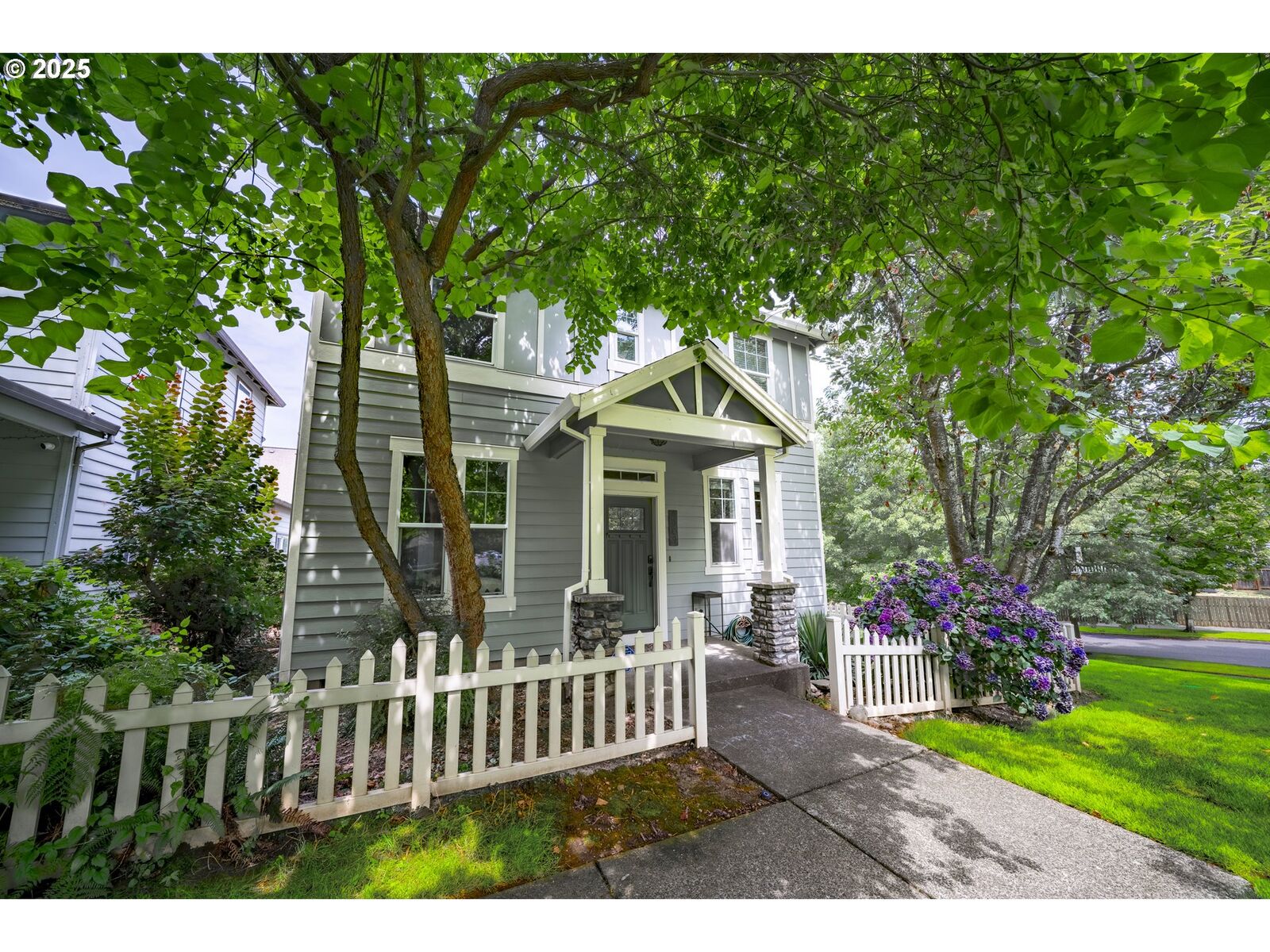 Property Photo:  4909 N Cecelia St  OR 97203 