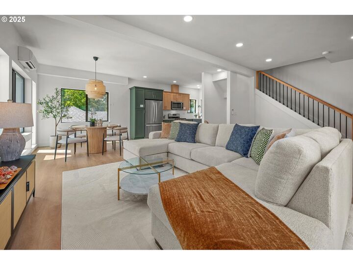 Property Photo:  10733 NE Fremont St  OR 97220 