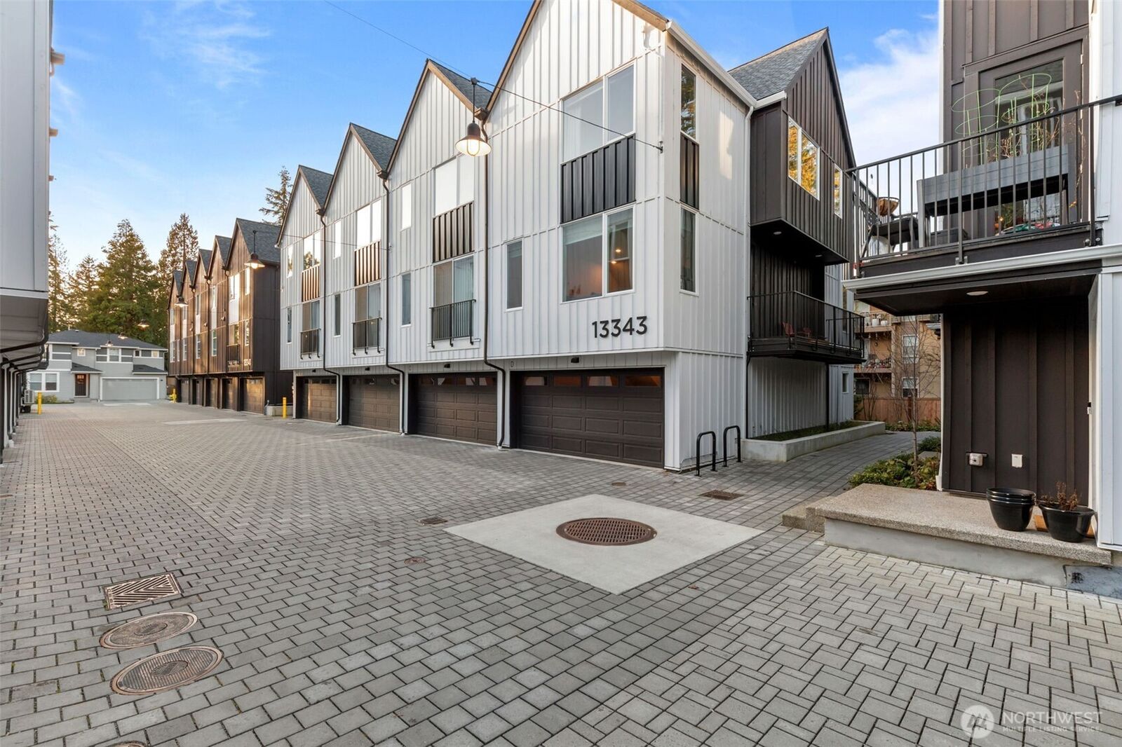 Property Photo: 13343 Greenwood Avenue N D WA 98133