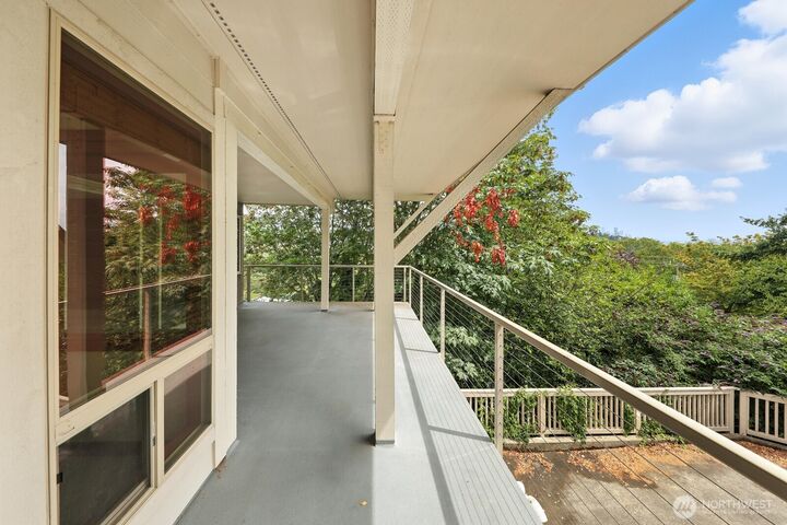 Property Photo:  2308 W Wheeler Street 2  WA 98199 