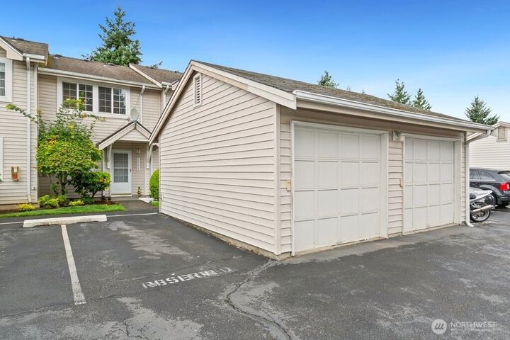 Property Photo:  26239  114th Lane SE 40  WA 98030 