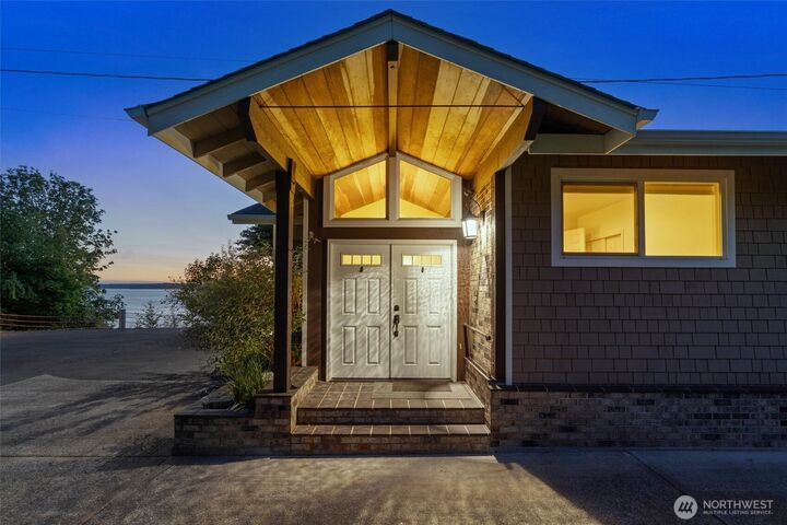 Property Photo:  28434  5th Place S  WA 98198 