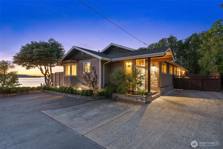 Property Photo: 28434 5th Place S WA 98198