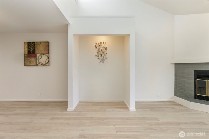 Property Photo:  150 NE 95th Street 404  WA 98115 