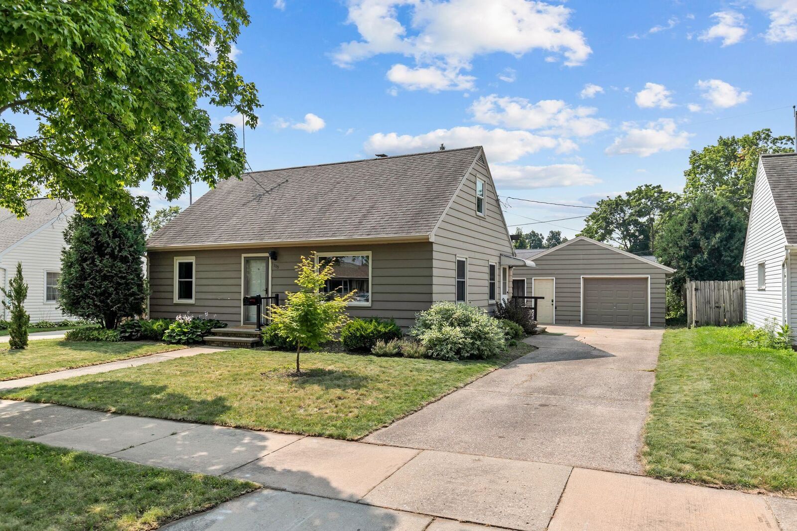 Property Photo:  1819 E Byrd Street  WI 54911 