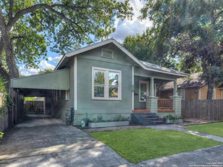 Property Photo:  420 Devine  TX 78210 