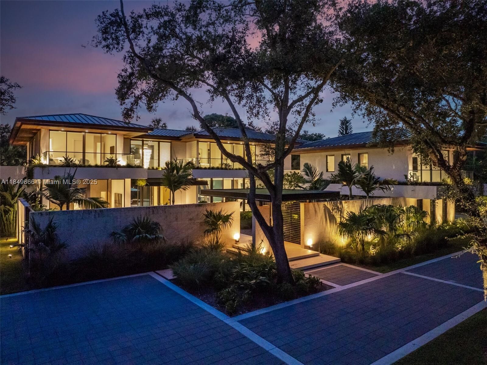 Property Photo:  10840 Old Cutler Rd  FL 33156 