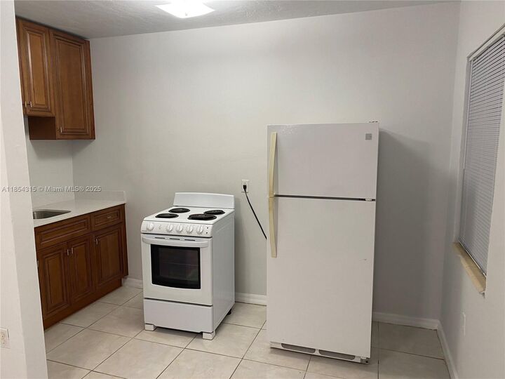 Property Photo:  1021 SW 3rd St 7  FL 33130 