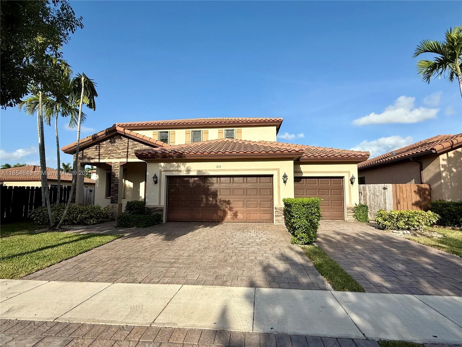 Property Photo:  515 SE 35th Ave 515B  FL 33033 