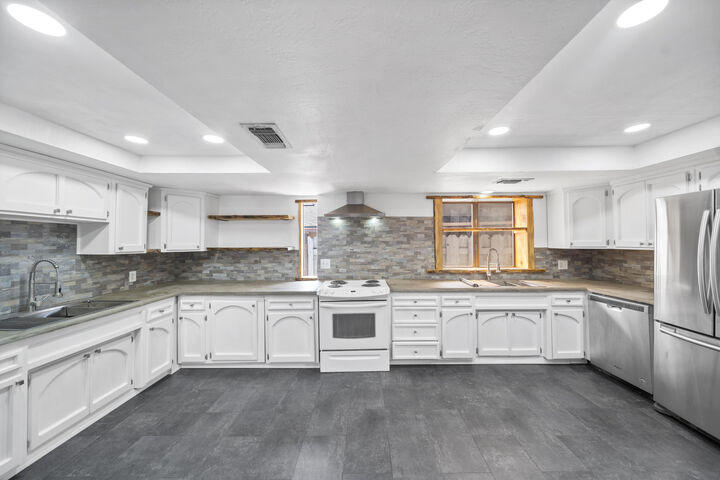 Property Photo: 2352 Jonquil Way CA 96002