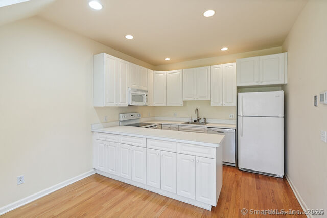 Property Photo:  2435 Bedford Street 21-Hh  CT 06905 