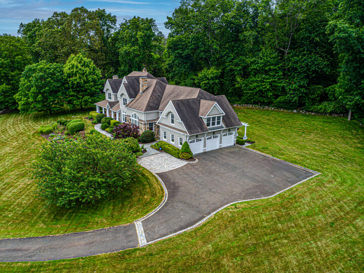 Property Photo:  125 Nod Hill Road  CT 06897 