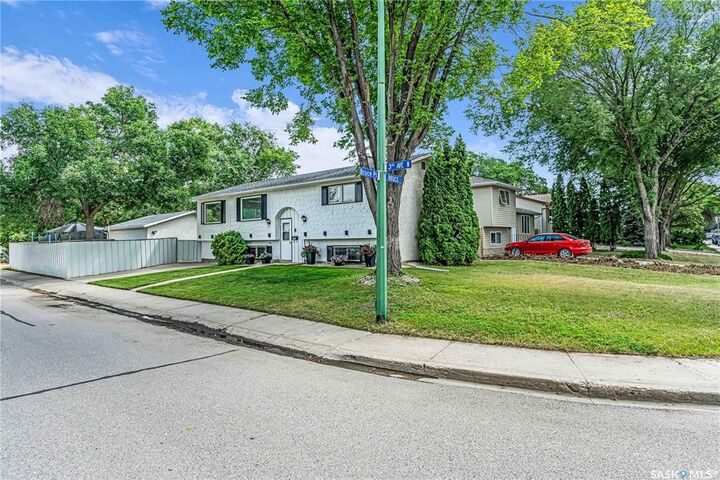 Property Photo:  5065 3rd Avenue N  SK S4R 5P4 