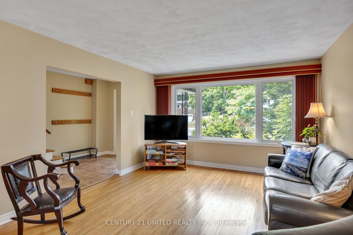 Photo de la propriété:  1296 Edmison Drive  ON K9H 6V3 