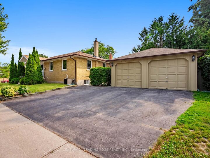 Property Photo: 2 Daventry Road ON M1H 2B6