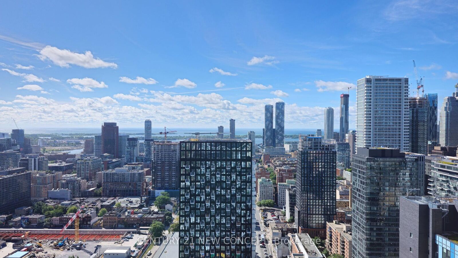 Photo de la propriété: 181 Dundas Street E 4209 ON M5A 1Z4