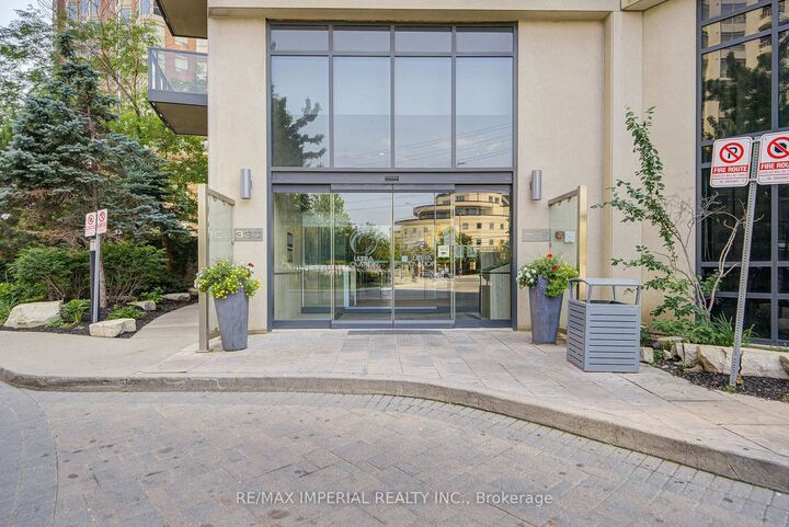Property Photo: 330 Burnhamthorpe Road W 2508 ON L5M 5G4