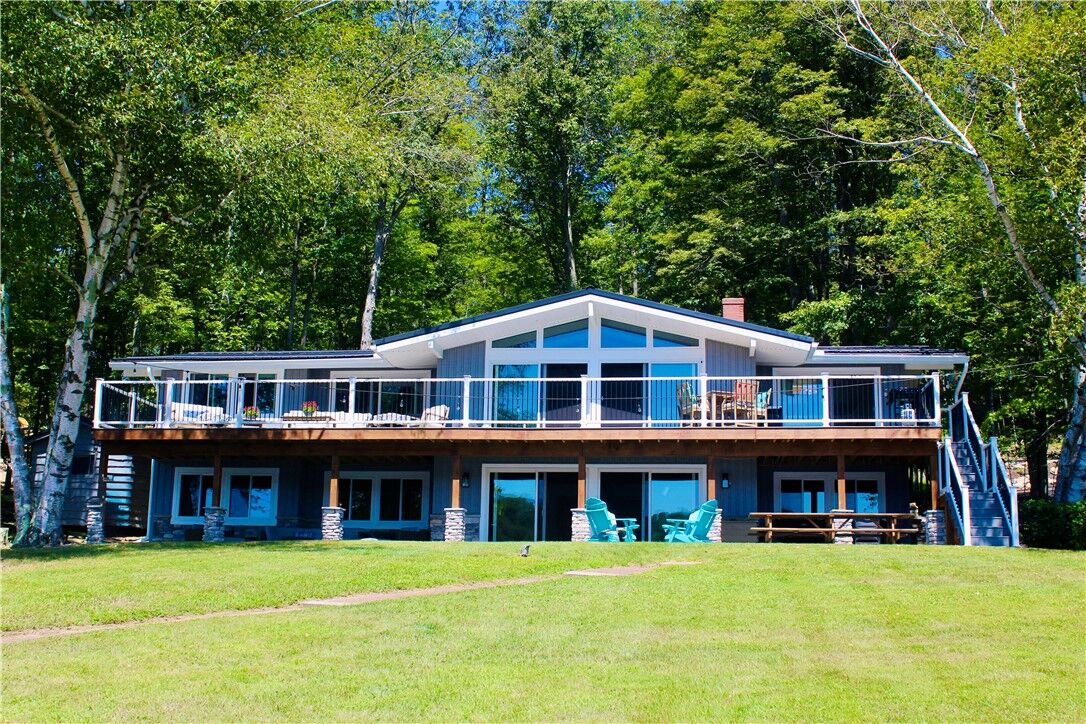 Property Photo:  1435 Peninsula Dr  PA 15926 