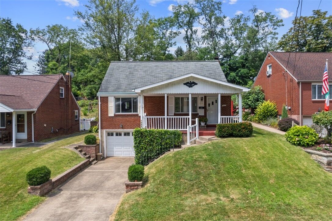 Property Photo:  1025 Woodland Rd  PA 15238 