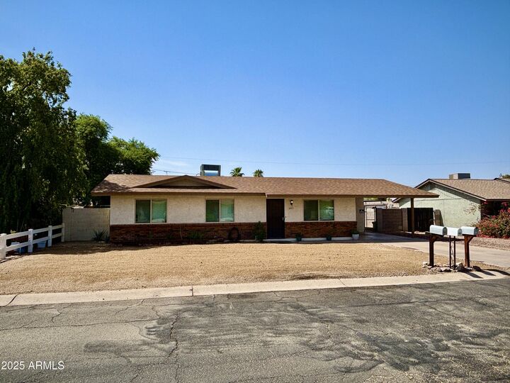 Property Photo:  645 E Mesquite Avenue  AZ 85119 