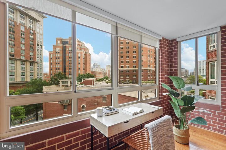 Property Photo: 2121 Jamieson Avenue 607 VA 22314