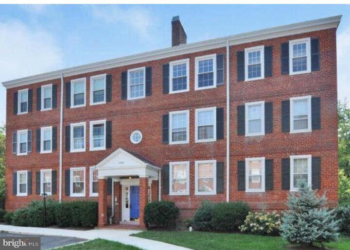 2930 S Buchanan Street C2  Arlington VA 22206 photo