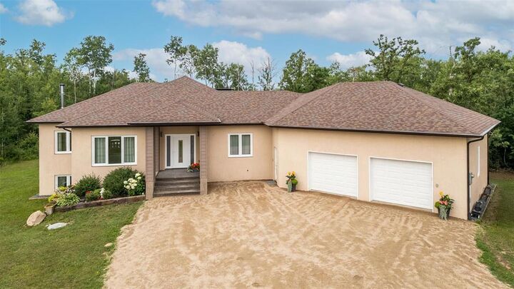 Property Photo:  40 Quarry Ridge  MB R0A 0W1 