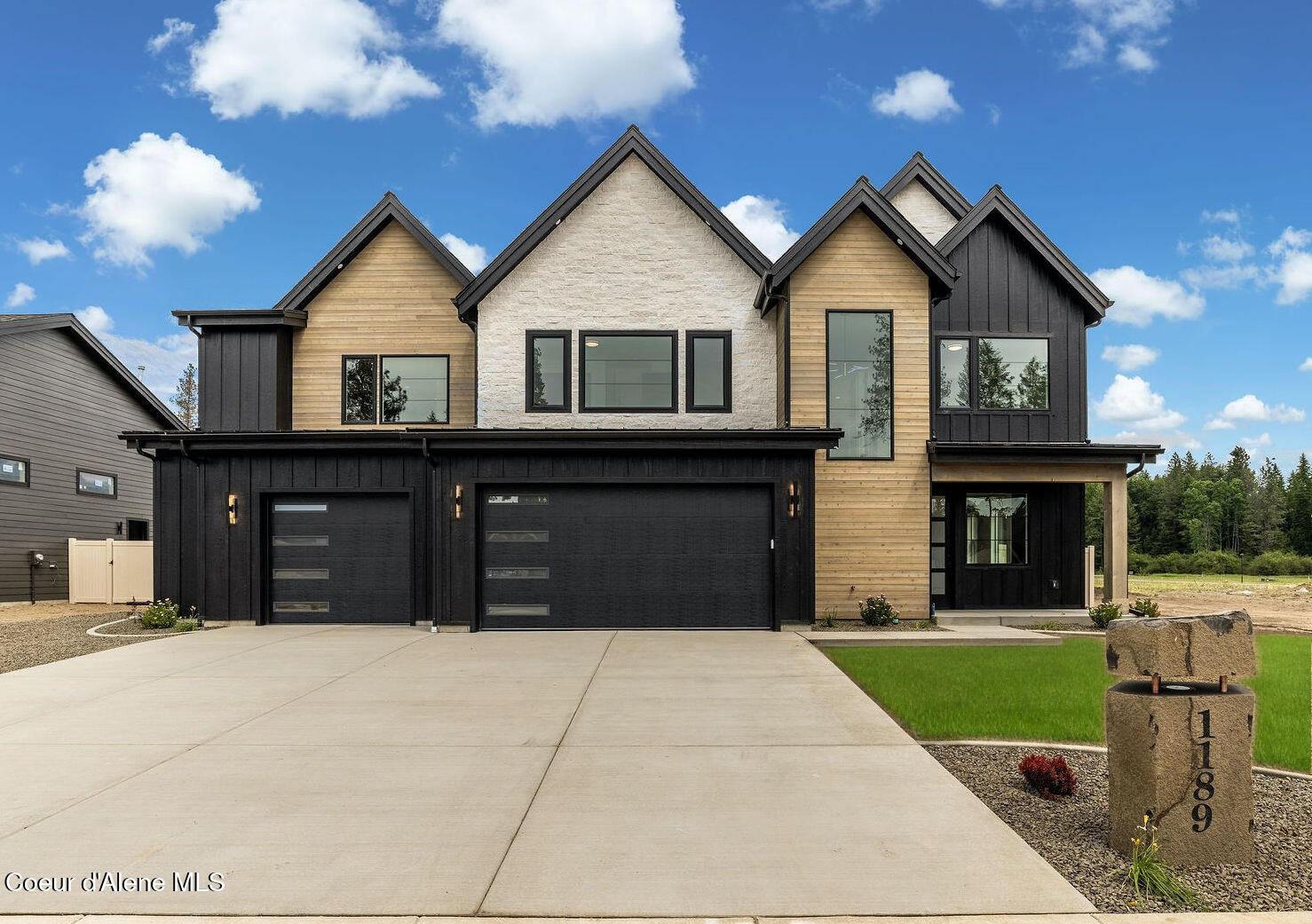 Property Photo:  1189 E Sleeping Deer Ave  ID 83835 