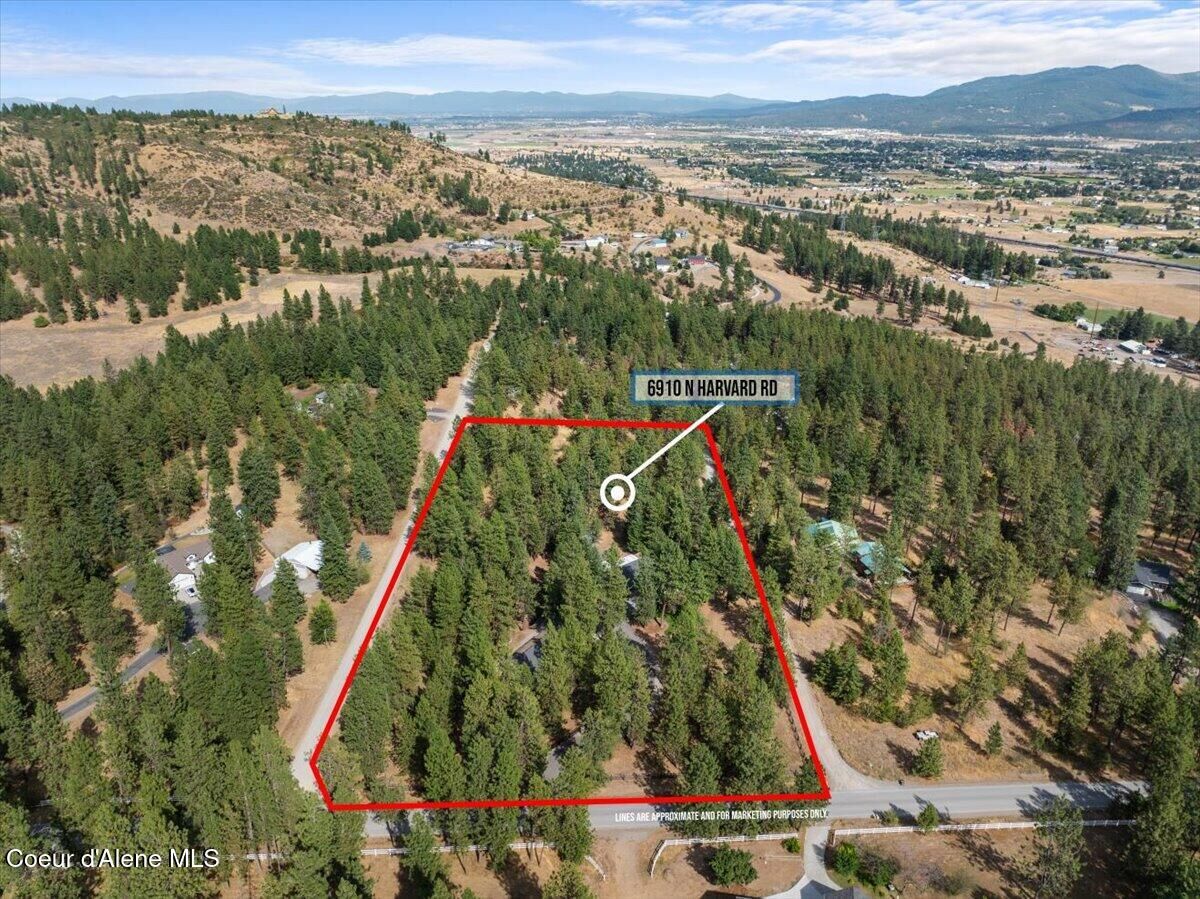 Property Photo:  6910 N Harvard Rd  WA 99025 