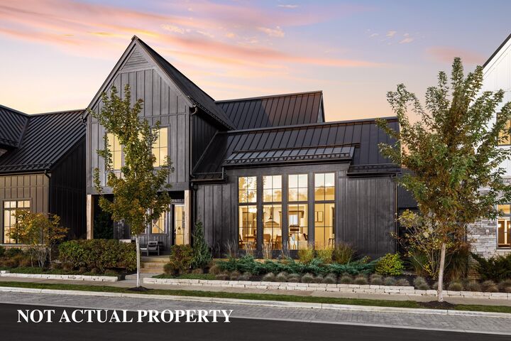 Property Photo: 2374 Quarry Trails Drive OH 43228