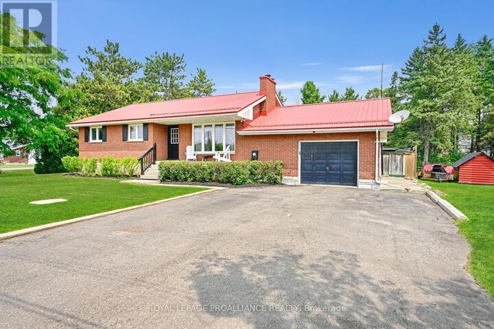 Property Photo: 41 Elizabeth Street ON K0E 1T1