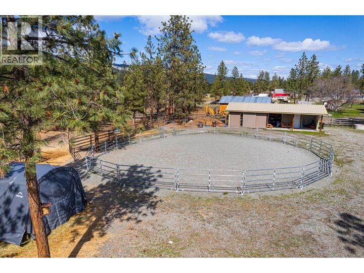 Property Photo: 2505 Kinvig Street BC V1K 1Y0