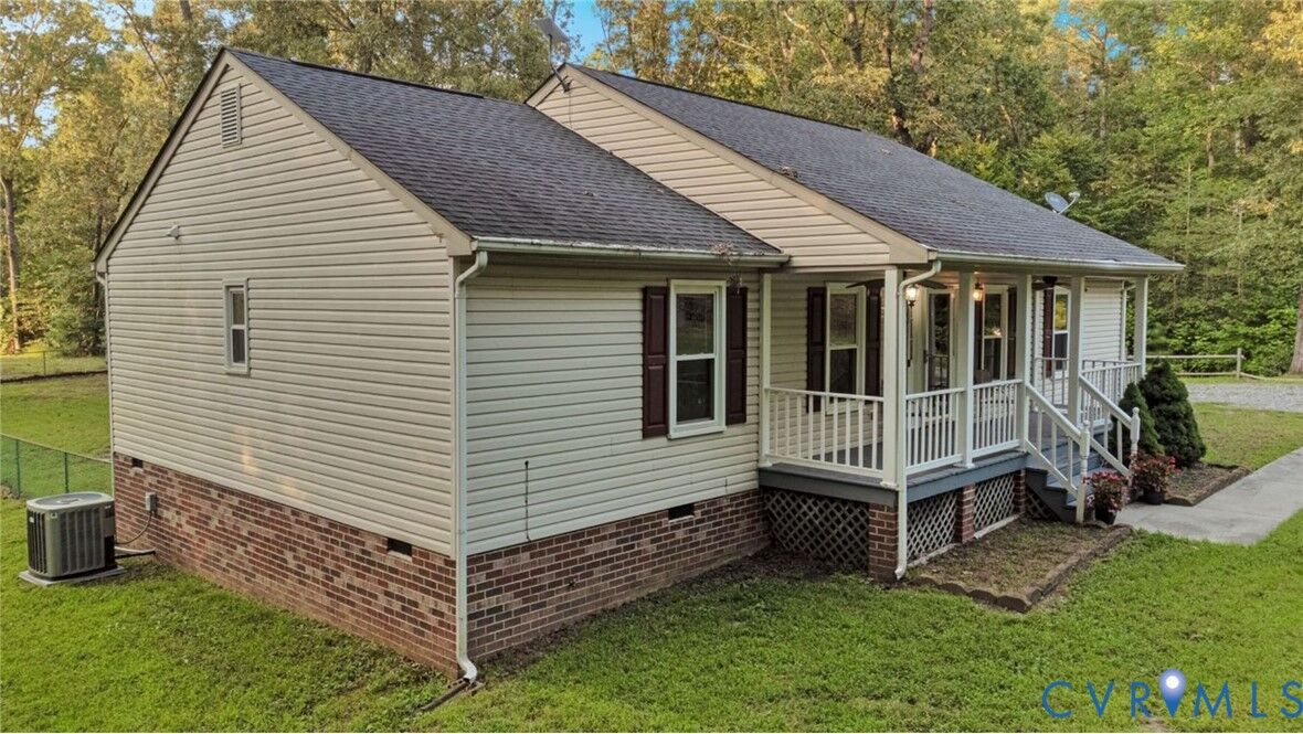Property Photo: 1567 Epworth Road VA 23009