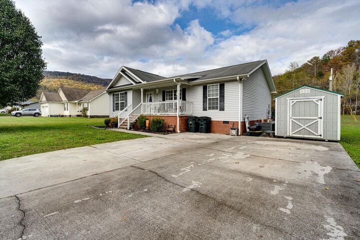 Property Photo:  233 Georgia Lane  TN 37347 