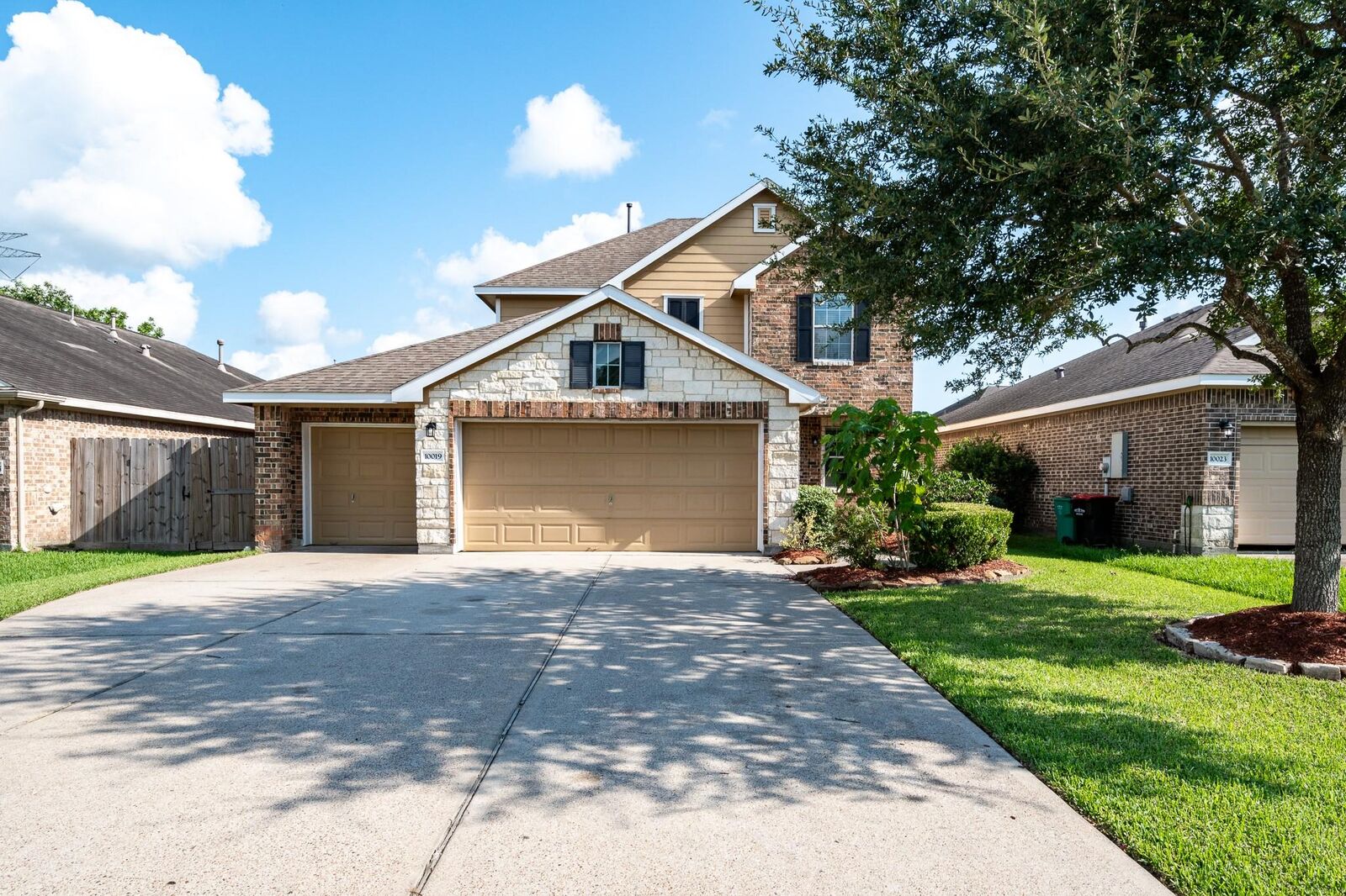 Property Photo: 10019 Lynnwood Drive TX 77521