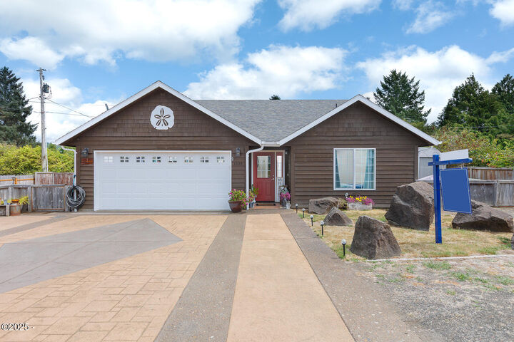 1339 SE Blue Spruce Lane  Waldport OR 97394 photo