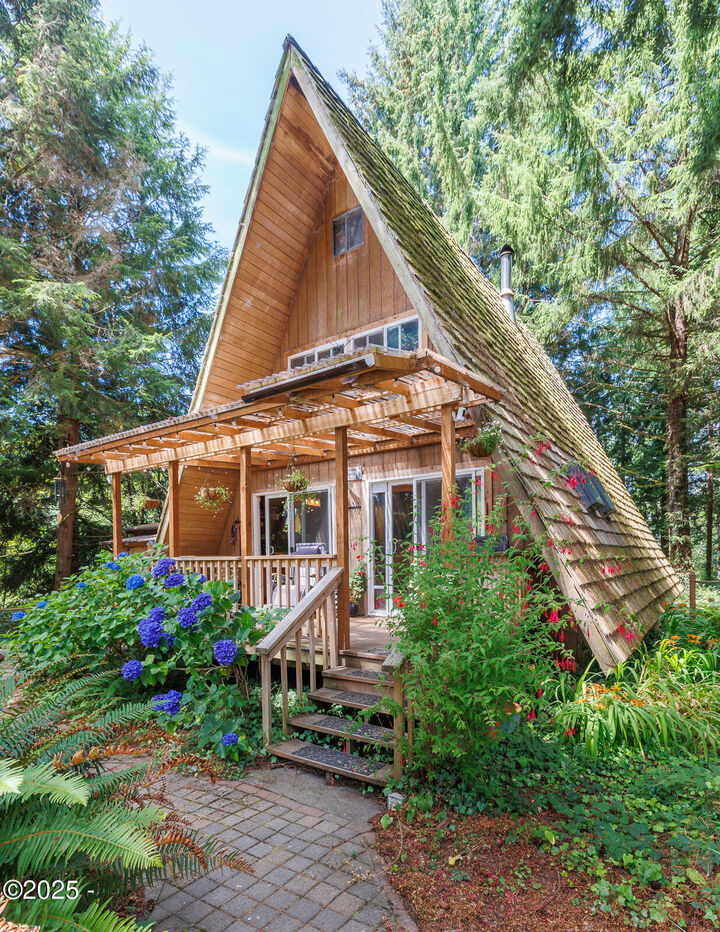 Property Photo:  123 E Eckman Creek Road  OR 97394 