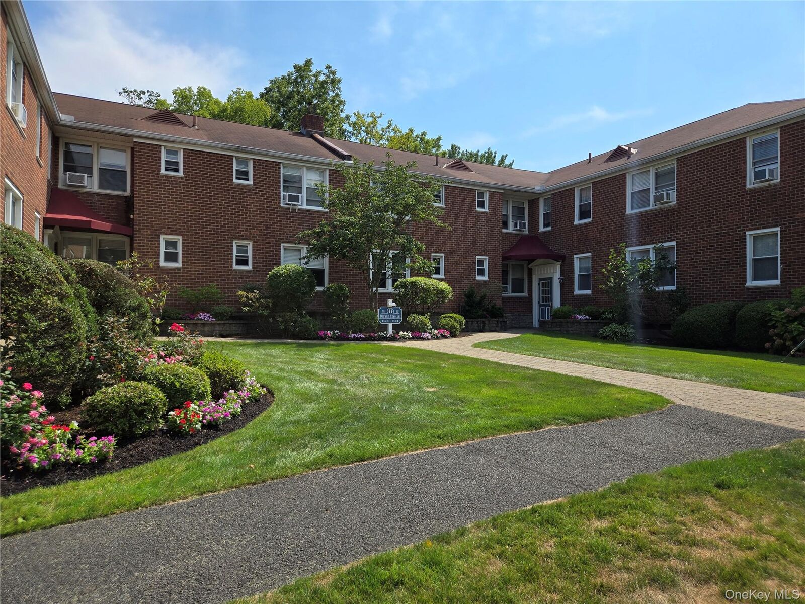 Property Photo:  11 Bryant Crescent 2I  NY 10605 