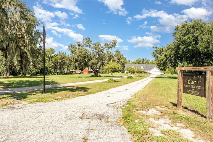 Property Photo: 204 S Orange Avenue FL 33841