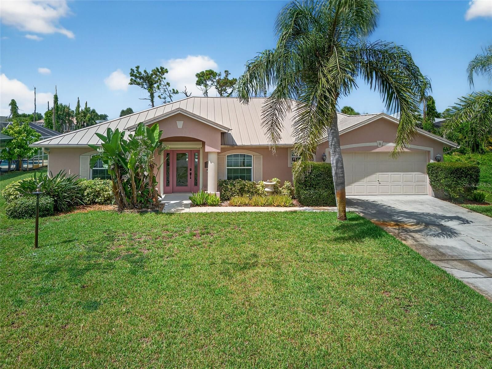 Property Photo:  3 Pinehurst Court  FL 33947 