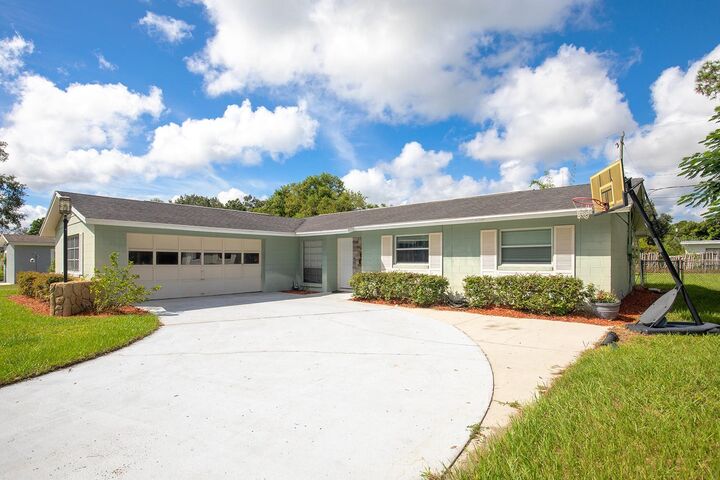 Property Photo: 186 Lakeside Drive FL 32773