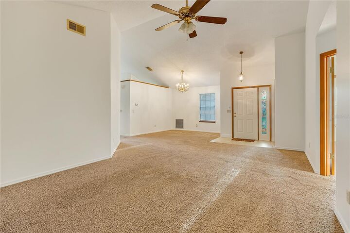 Property Photo: 1073 Chesterfield Circle FL 32708