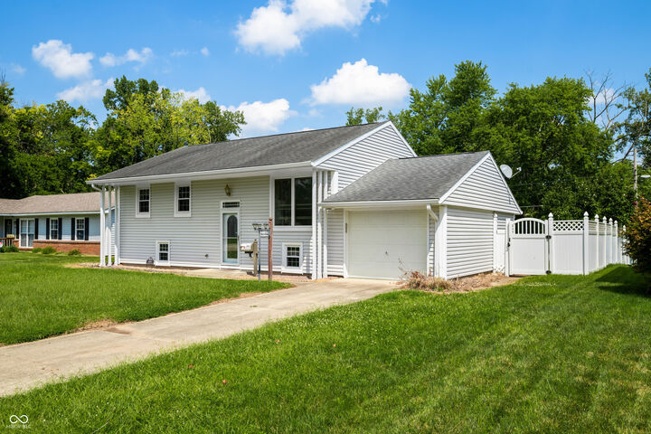 Property Photo: 3087 Hawcreek Boulevard IN 47203